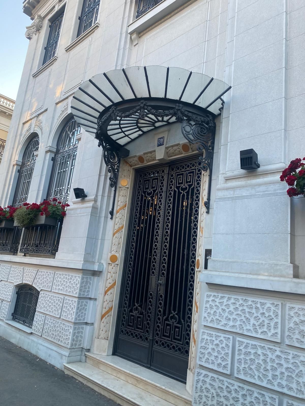 Nadstrešnice (metalne konstrukcije)
